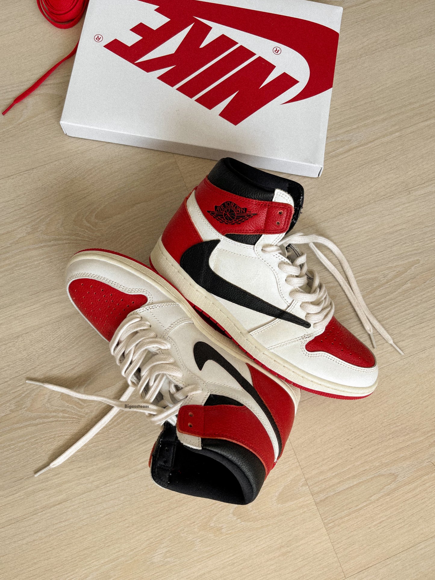 HERITAGE REVERSE SWOOSH