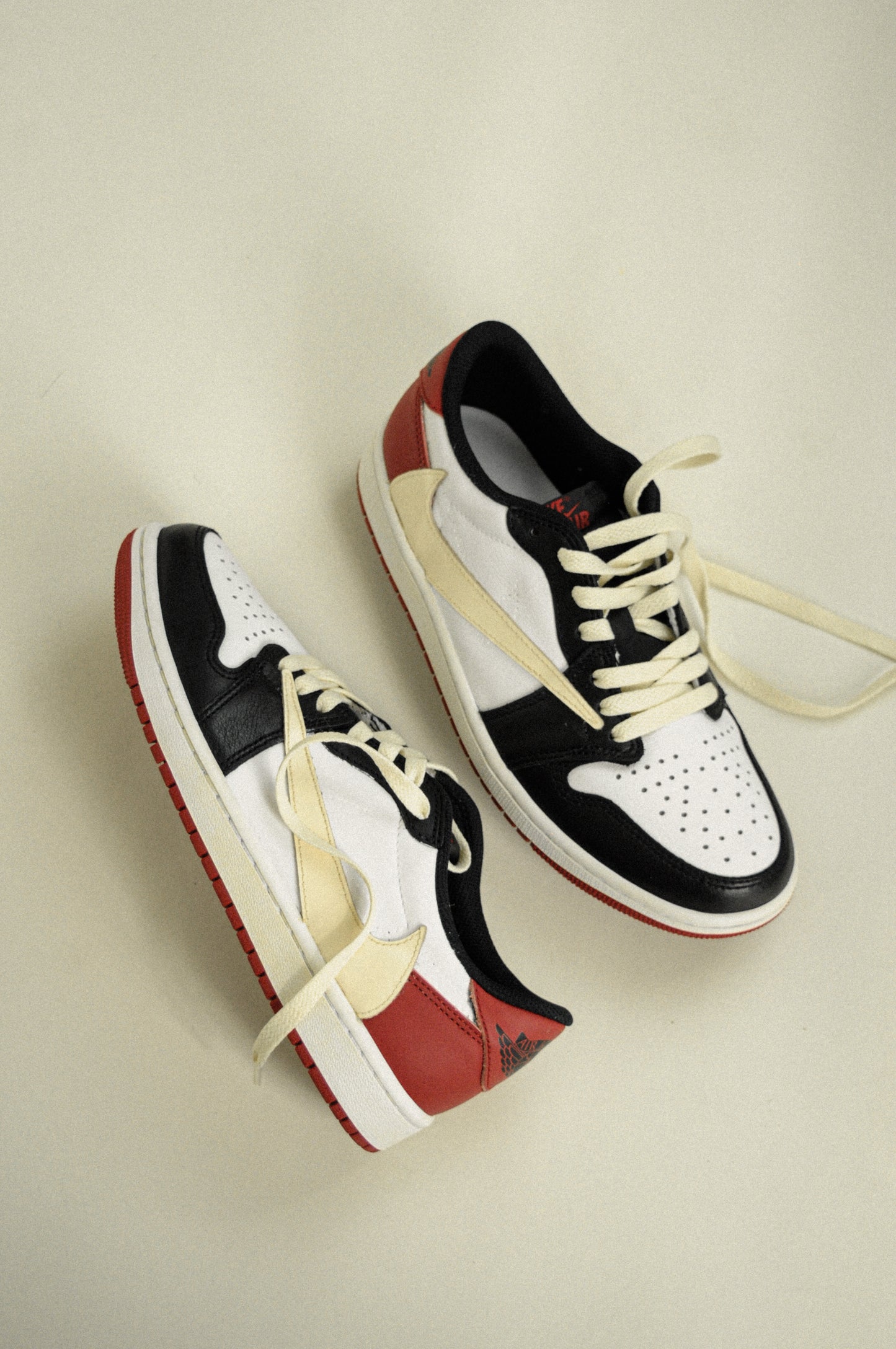 Jay 1s Reverse Swoosh Black Toe Low