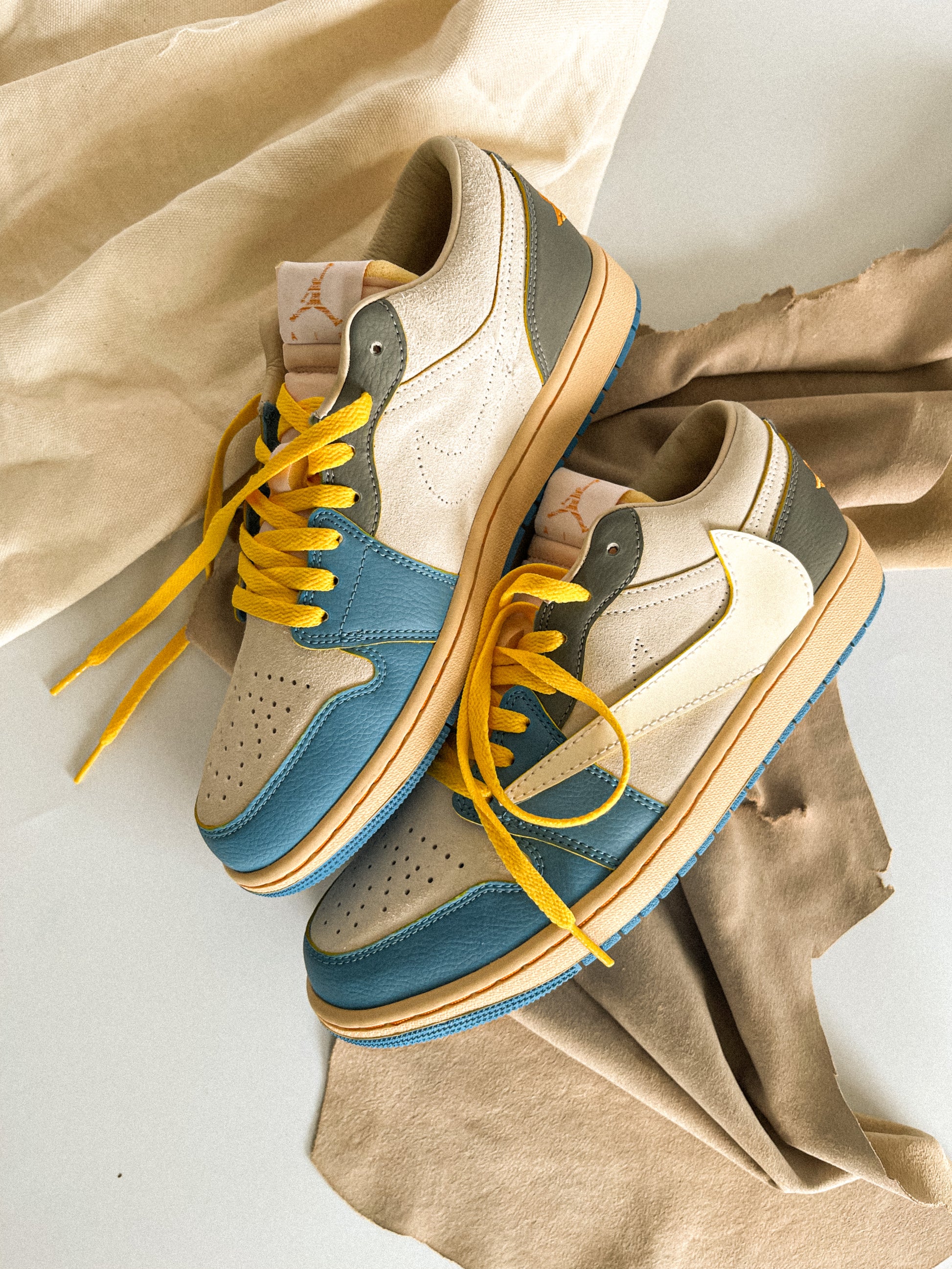 Reverse nike logo shoes Clearance